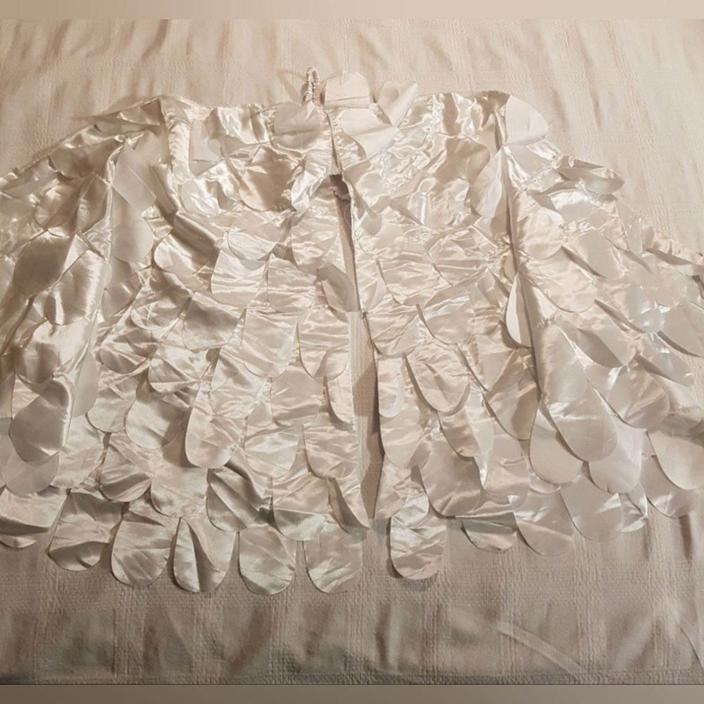 Angel wings white satiny fabric one size girls Halloween